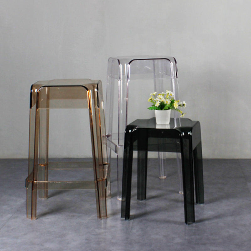 Stapelbarer Nordic-Barhocker aus Kunststoff, einfacher hoher Innenhocker mit quadratischem Sitz