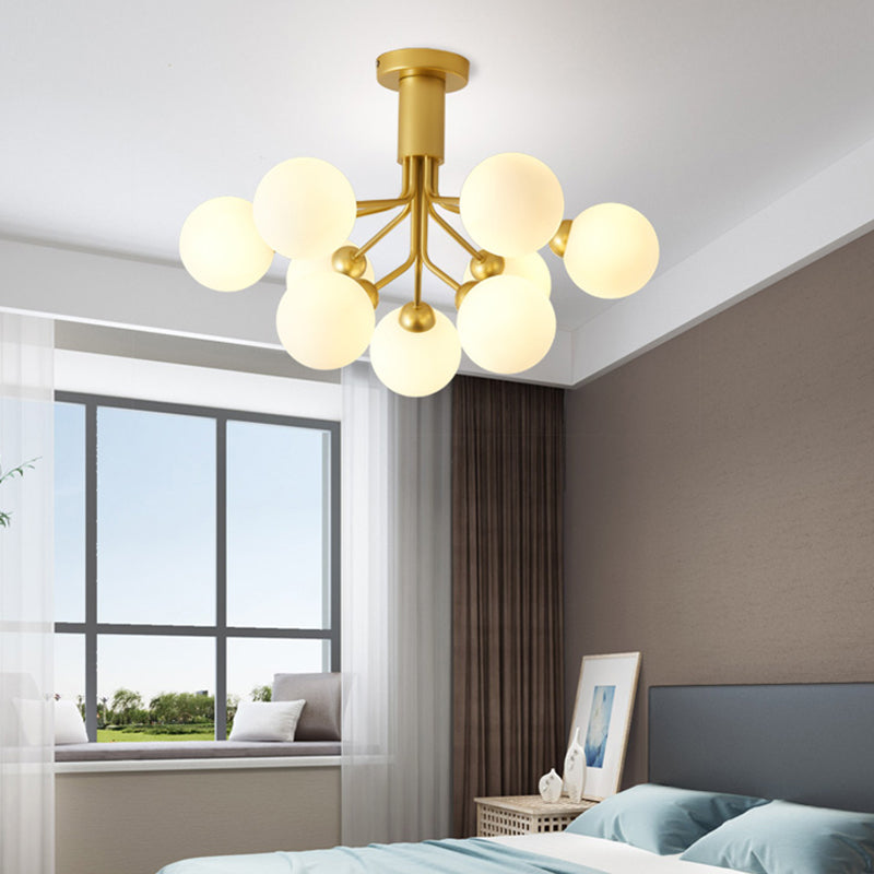 Moderno lampadario artistico a bordo in globe lampadina in ferro laccata con tonalità di vetro bianco