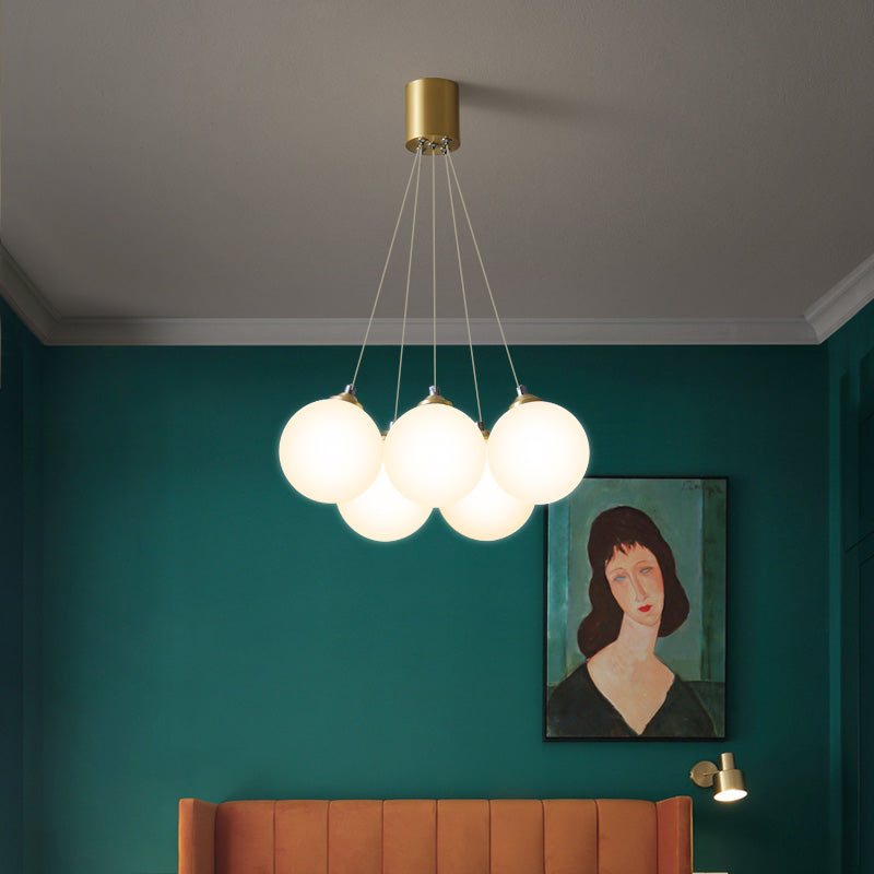 Moderne modische Globus Hanging Lampe Kupfer Innenheizlicht mit weißem Glasschatten