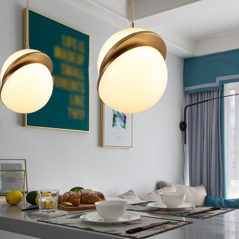 Lampe suspendue en bronze en acrylique dans un style artistique moderne électroplate Copper Globe Pendant Light