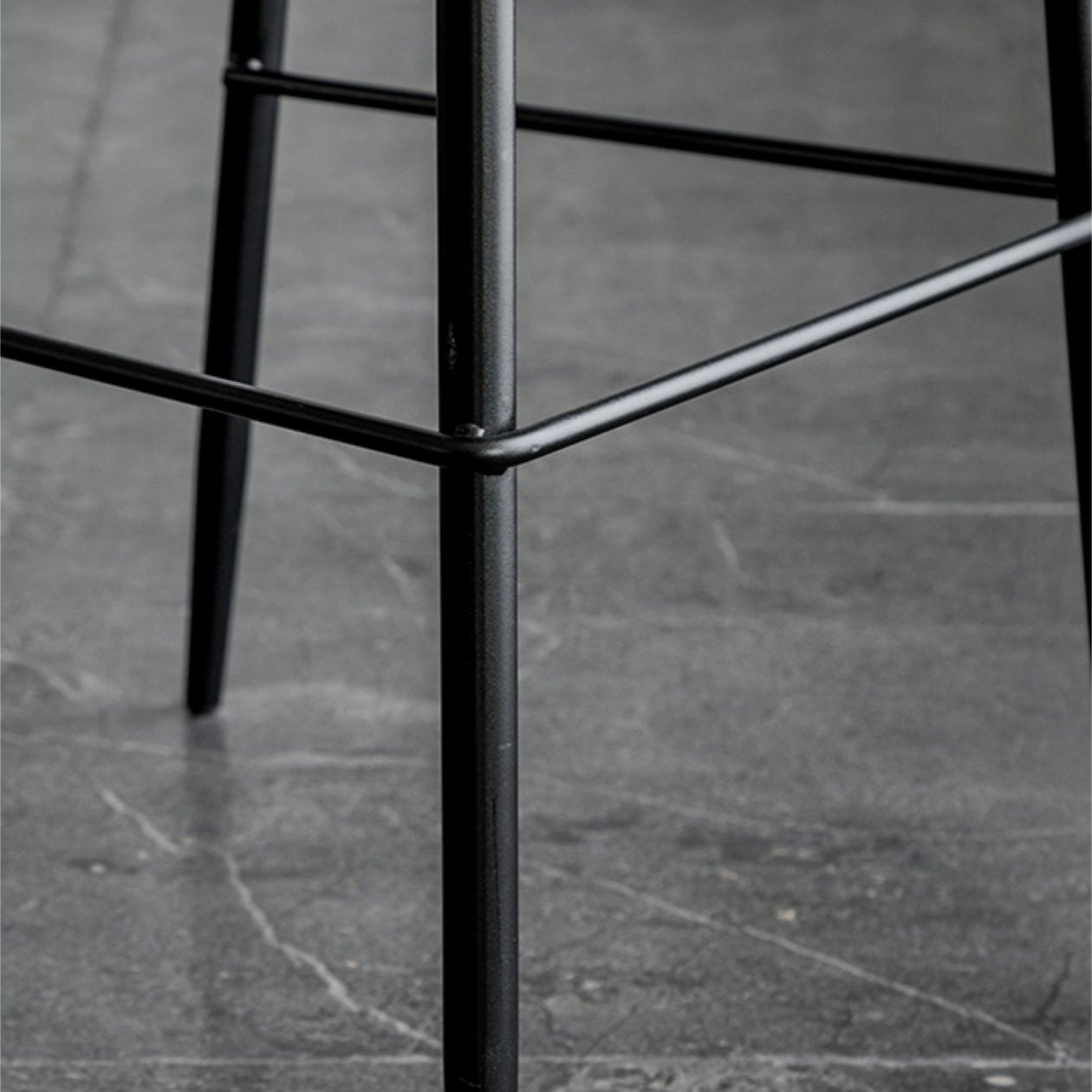 Taburete moderno de contaminación de respaldo sin brazo Taburete de dormitorio de hierro con cojín de cuero