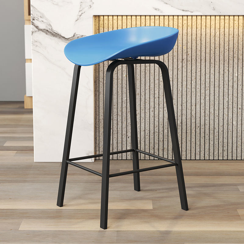 Taburete de bar con respaldo bajo y reposapiés moderno, cubo de plástico para interior, taburete de altura contraria