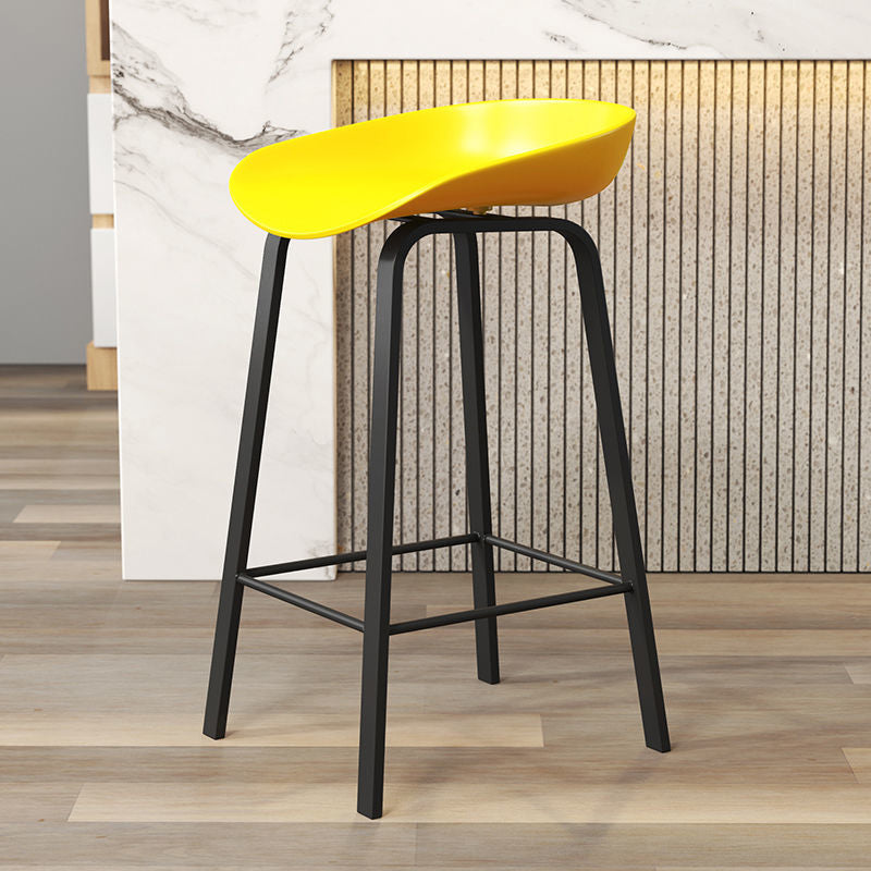 Taburete de bar con respaldo bajo y reposapiés moderno, cubo de plástico para interior, taburete de altura contraria