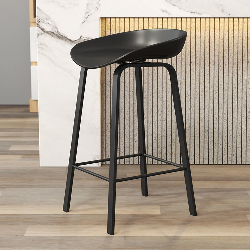 Taburete de bar con respaldo bajo y reposapiés moderno, cubo de plástico para interior, taburete de altura contraria
