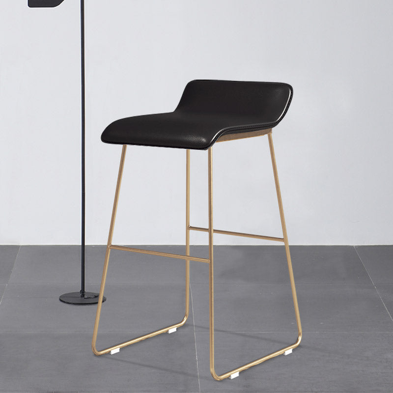 Taburete de bar redondo Glam, taburete de bar de cuero sin brazos con reposapiés, base de hierro