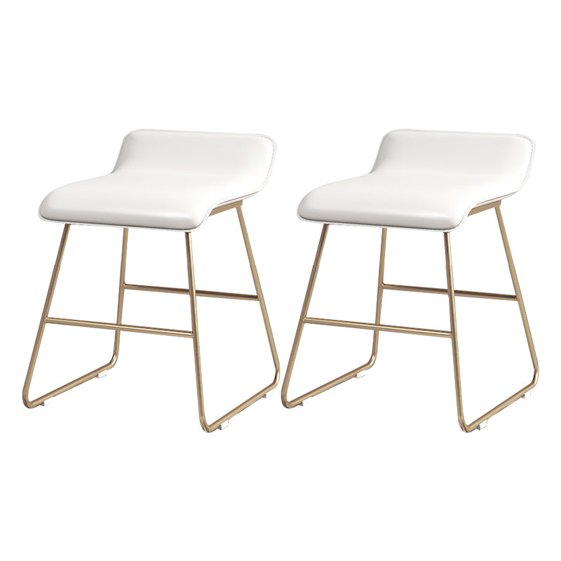 Taburete de bar redondo Glam, taburete de bar de cuero sin brazos con reposapiés, base de hierro