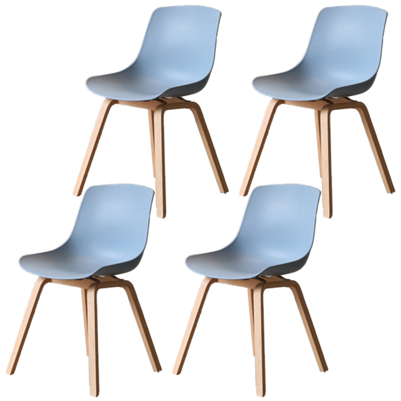 Silla de comedor con acabado mate de madera, silla lateral con respaldo sólido de restaurante escandinavo