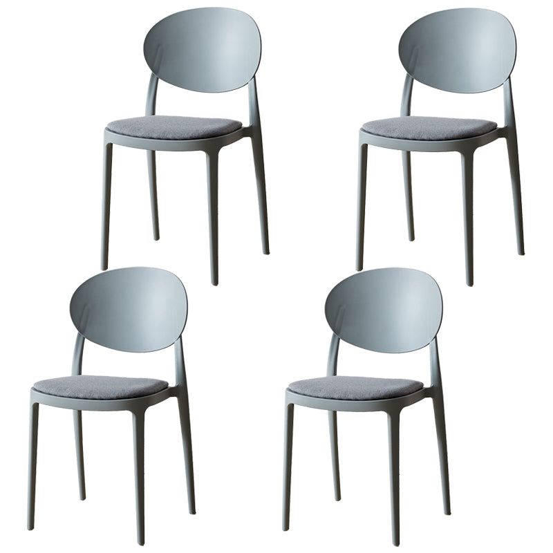 Silla de comedor de plástico mate con respaldo abierto para restaurante escandinavo