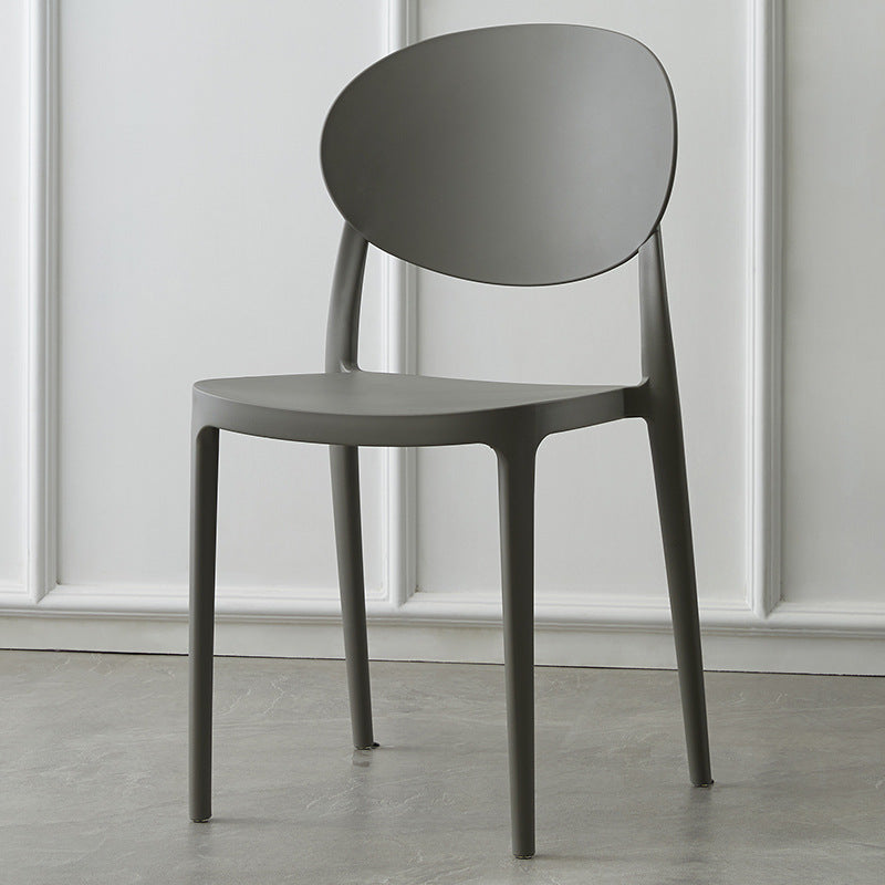 Silla de comedor de plástico escandinavo con respaldo abierto y acabado mate