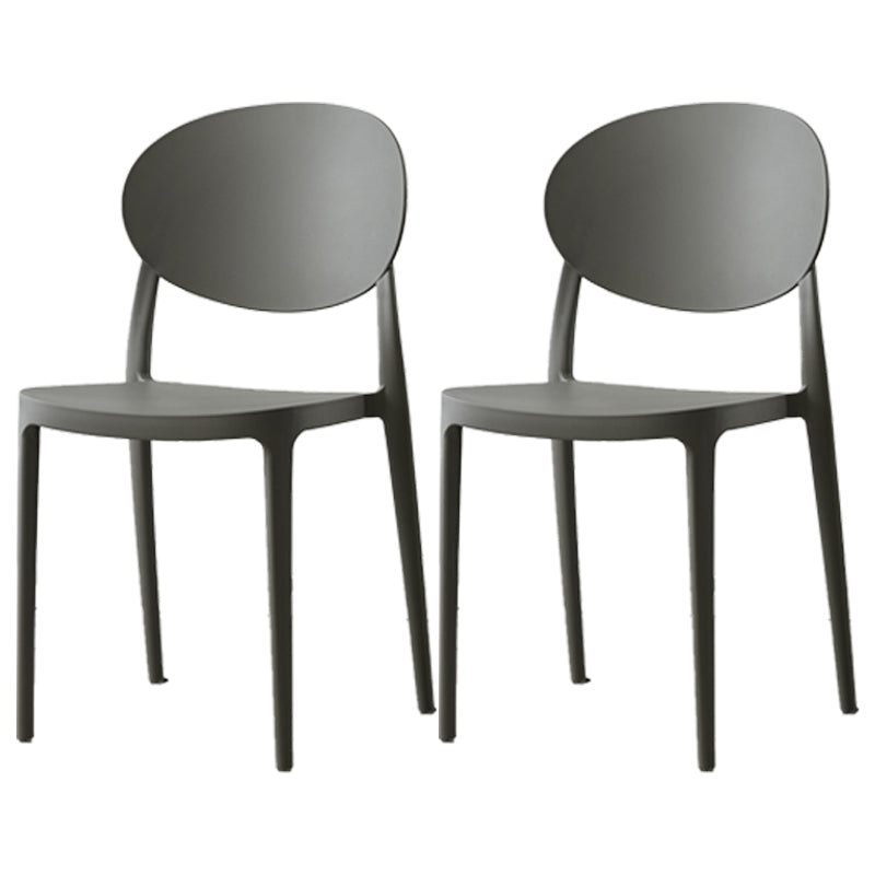 Silla de comedor de plástico escandinavo con respaldo abierto y acabado mate