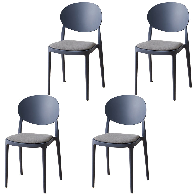Silla de comedor de plástico escandinavo con respaldo abierto y acabado mate
