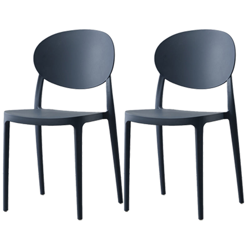 Silla de comedor de plástico escandinavo con respaldo abierto y acabado mate