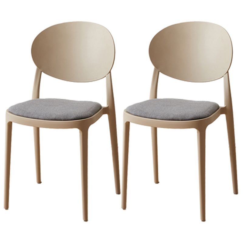 Silla de comedor de plástico escandinavo con respaldo abierto y acabado mate