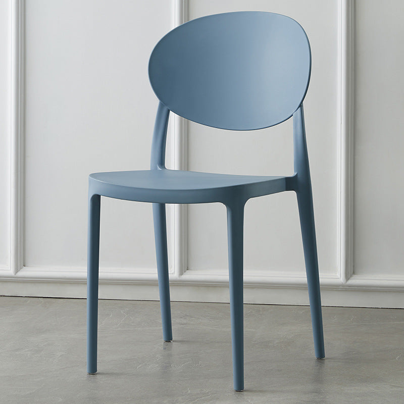 Silla de comedor de plástico escandinavo con respaldo abierto y acabado mate