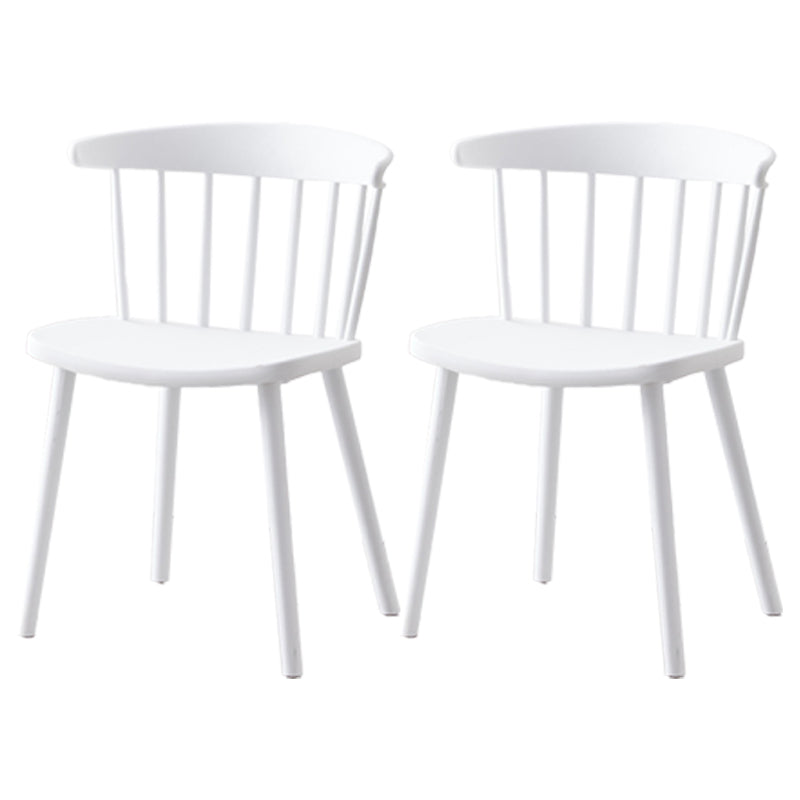 Silla de comedor de plástico con acabado mate de silla lateral con respaldo de listones para el hogar escandinavo