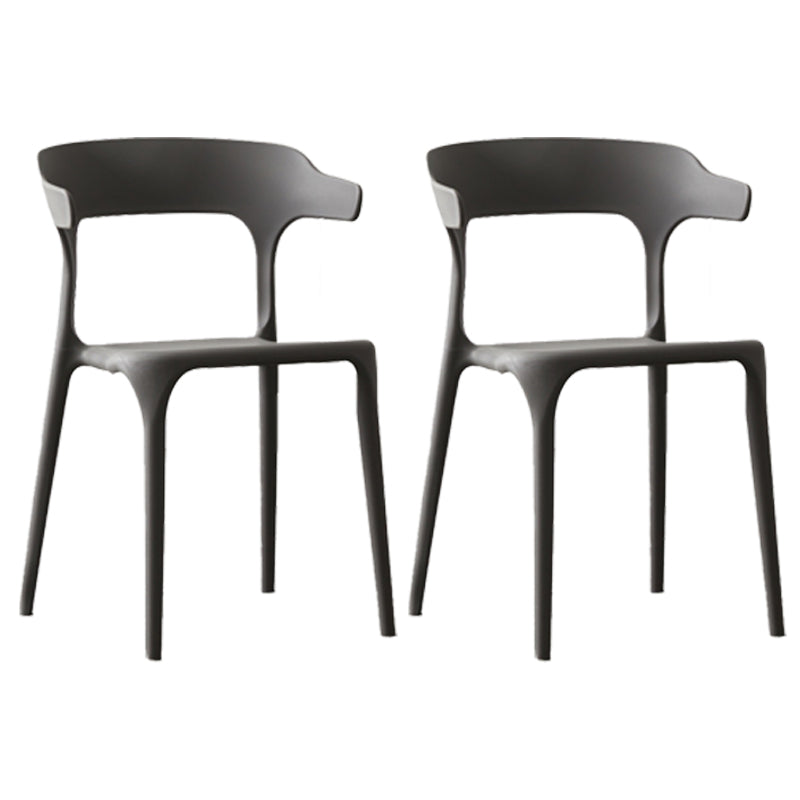 Silla lateral apilable de plástico escandinavo con respaldo abierto y acabado mate