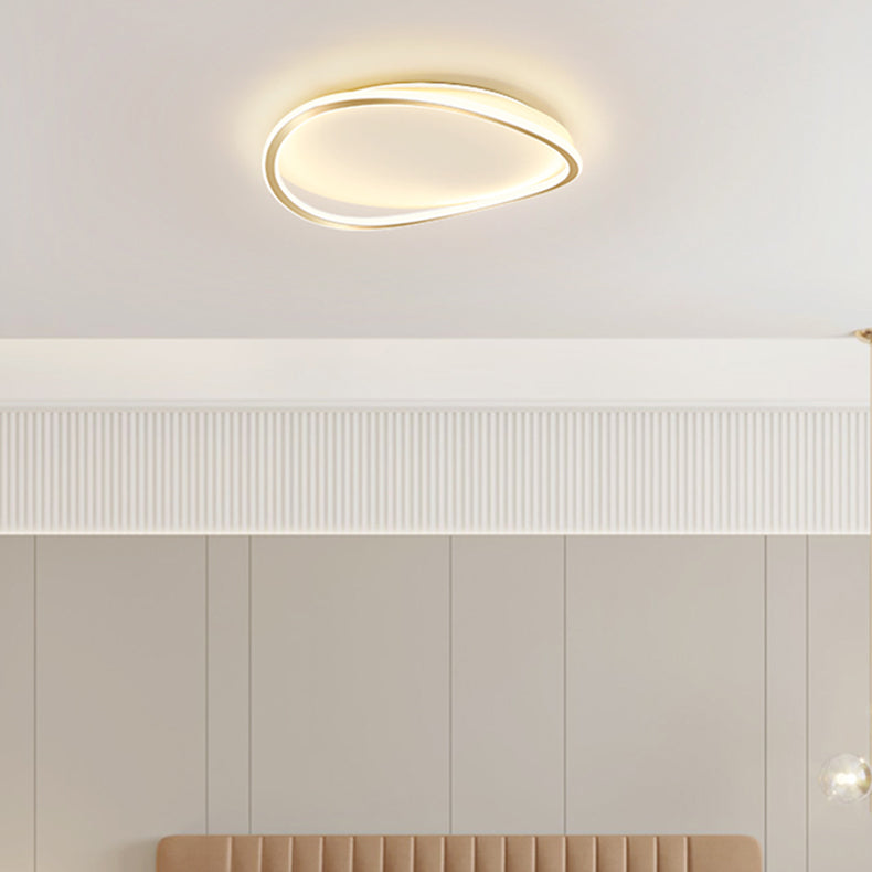 Plafonnier LED en acrylique doré, montage encastré linéaire en fer de simplicité moderne pour chambre à coucher