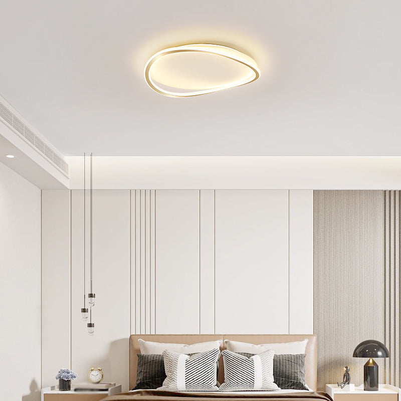 Plafonnier LED en acrylique doré, montage encastré linéaire en fer de simplicité moderne pour chambre à coucher