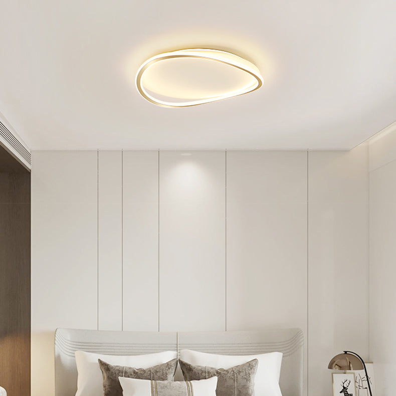 Plafonnier LED en acrylique doré, montage encastré linéaire en fer de simplicité moderne pour chambre à coucher