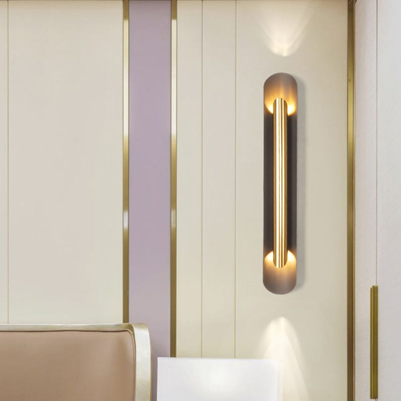 Lineare Form Metallwandbeleuchtung moderner Stil 2 Leuchten Wandmontierte Beleuchtung in Messing