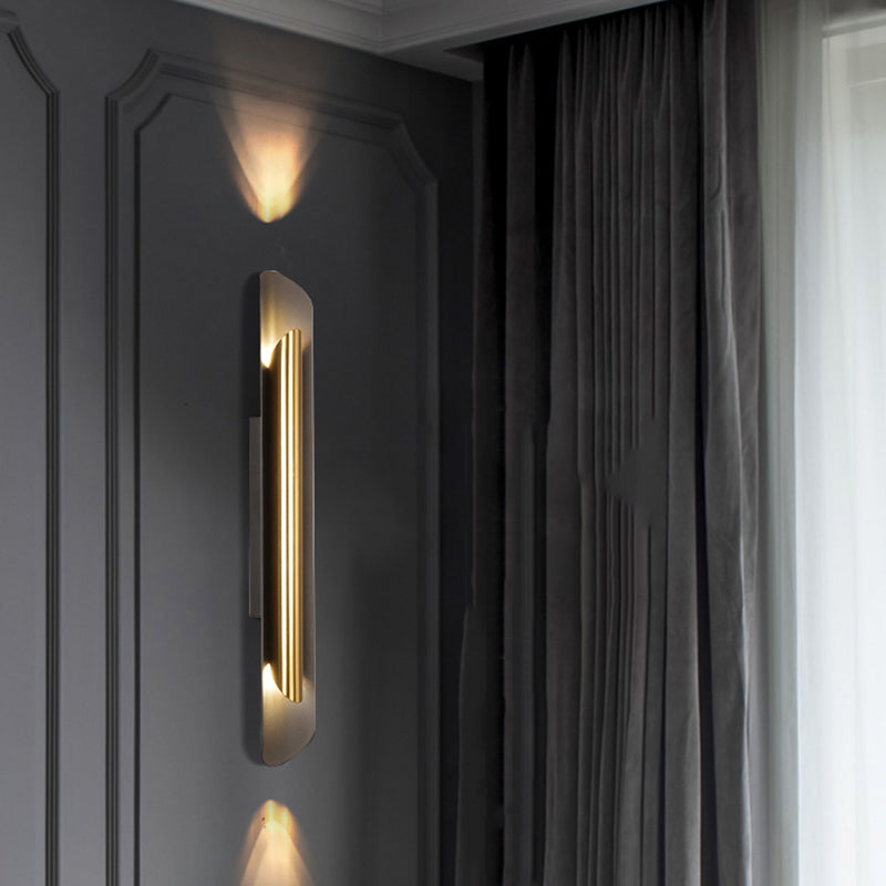 Lineare Form Metallwandbeleuchtung moderner Stil 2 Leuchten Wandmontierte Beleuchtung in Messing