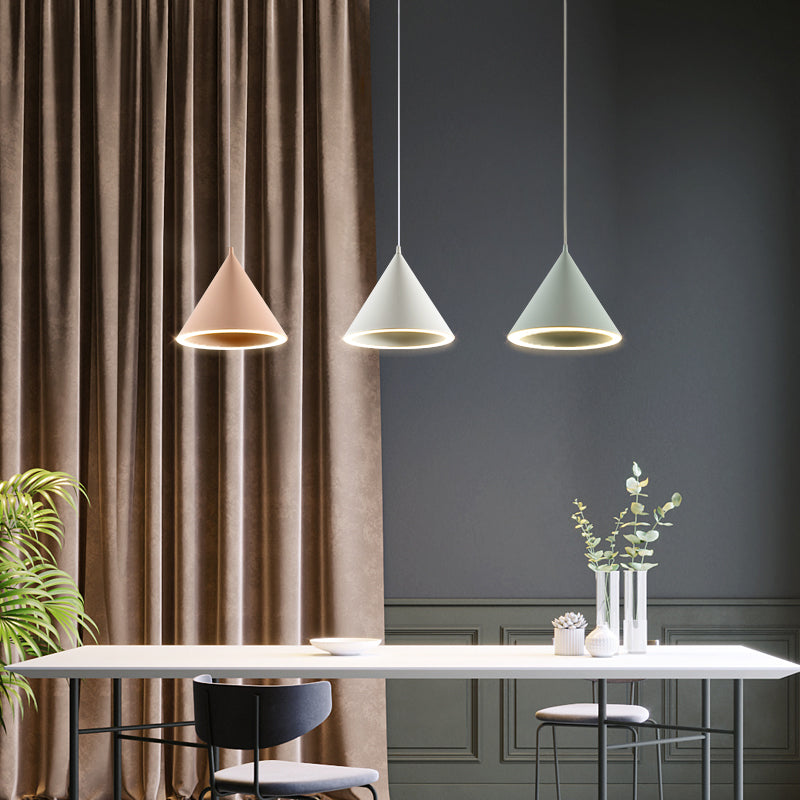Nordic moderne suspendu au plafond Cône Fer 1-Light Pendant Light pour chambre à coucher