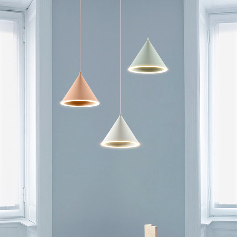Nordic moderne suspendu au plafond Cône Fer 1-Light Pendant Light pour chambre à coucher