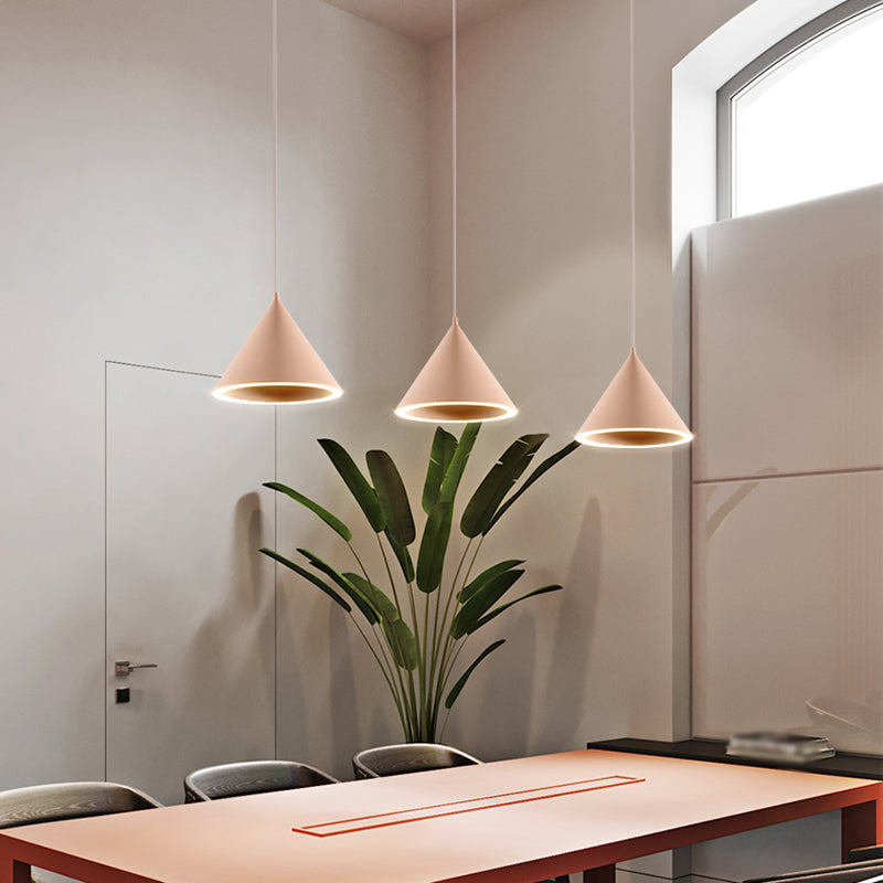 Nordic moderne suspendu au plafond Cône Fer 1-Light Pendant Light pour chambre à coucher