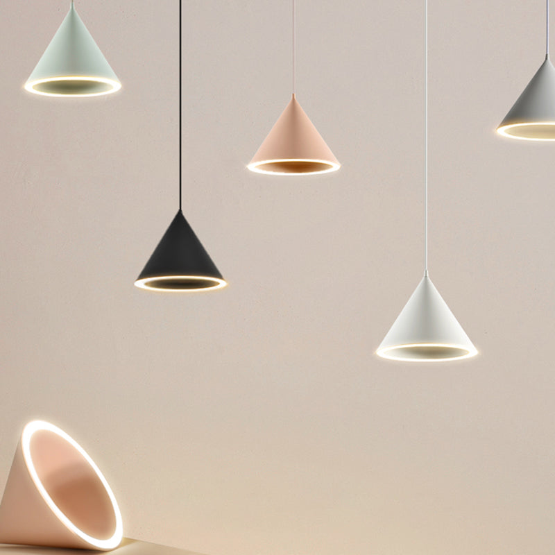 Nordic moderne suspendu au plafond Cône Fer 1-Light Pendant Light pour chambre à coucher