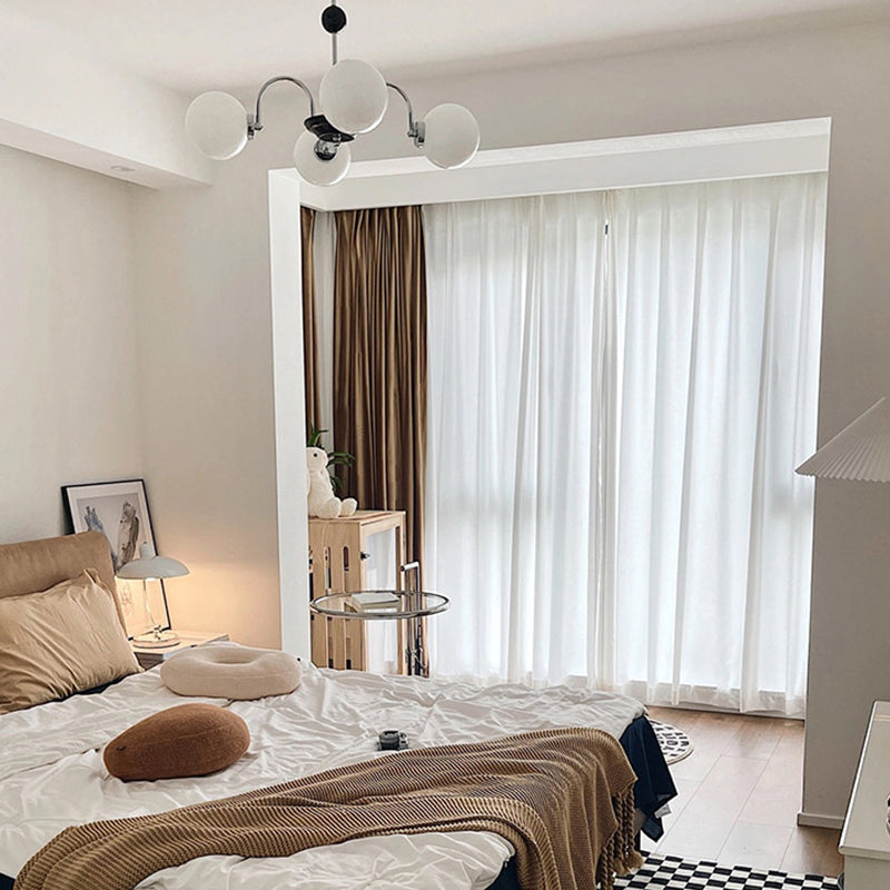 Luminaires de lustre en métal.