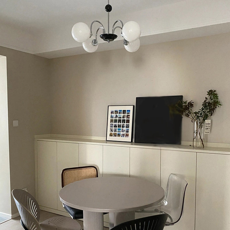 Luminaires de lustre en métal.