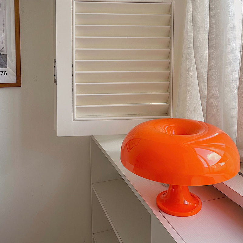Lampada da tavolo colorata di macaron in stile nordico studia la scrivania della stanza per bambini