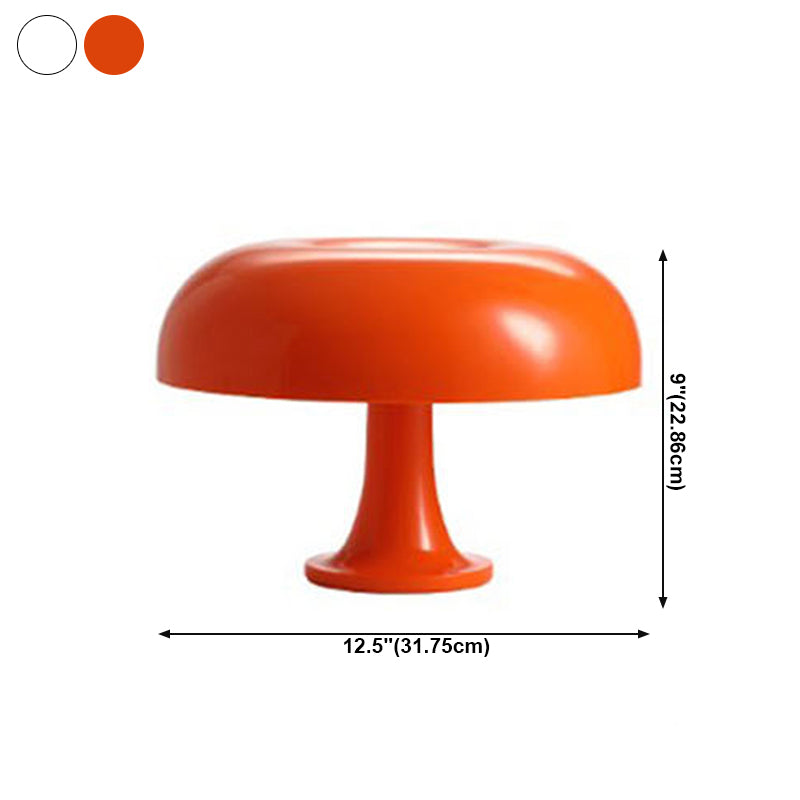 Lampada da tavolo colorata di macaron in stile nordico studia la scrivania della stanza per bambini