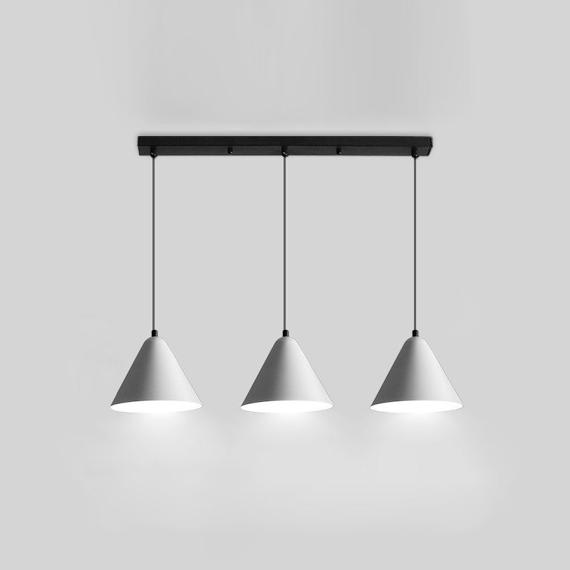 3 lumières Nordic Pendante Lighting Conical Drop Laut avec de l'ombre en métal pour salle à manger