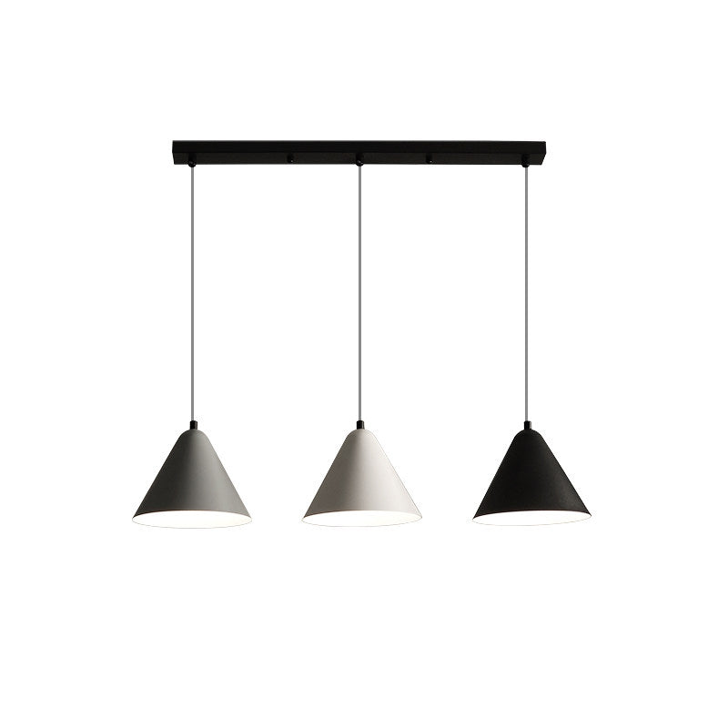 3 lumières Nordic Pendante Lighting Conical Drop Laut avec de l'ombre en métal pour salle à manger