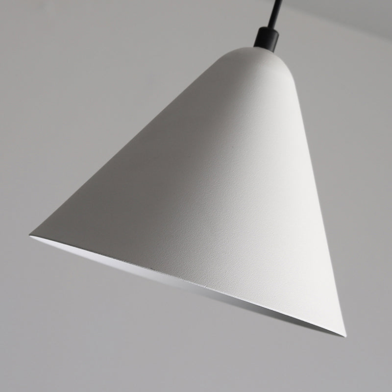 3 lumières Nordic Pendante Lighting Conical Drop Laut avec de l'ombre en métal pour salle à manger