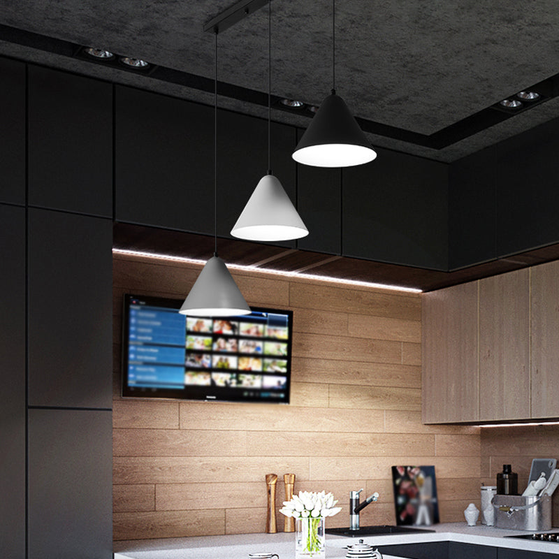 3 lumières Nordic Pendante Lighting Conical Drop Laut avec de l'ombre en métal pour salle à manger