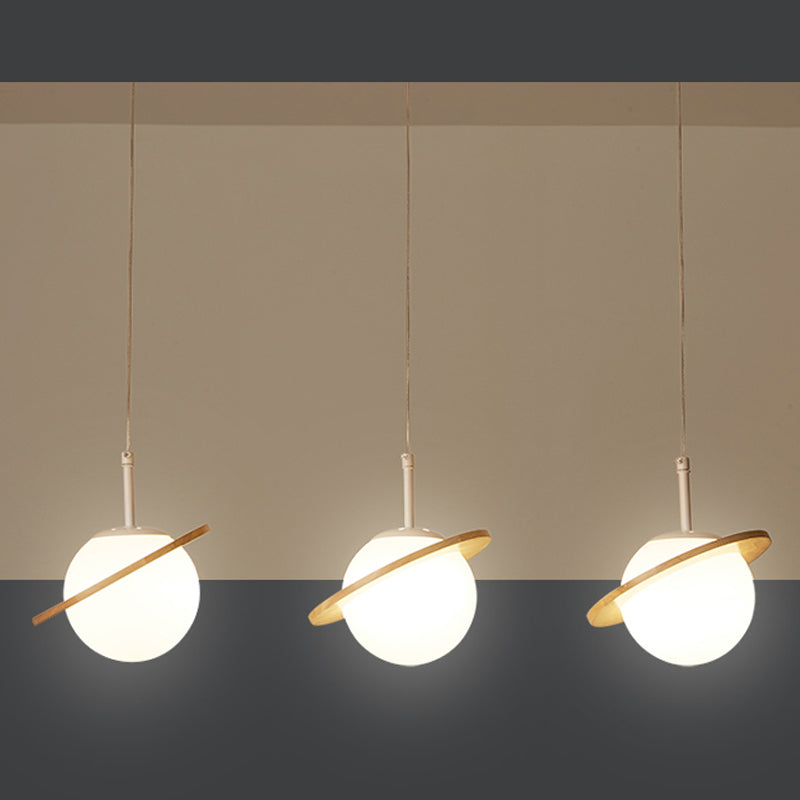 Houten hangende verlichtingsarmaturen Globe Noordse suspensielamp met witte glazen schaduw