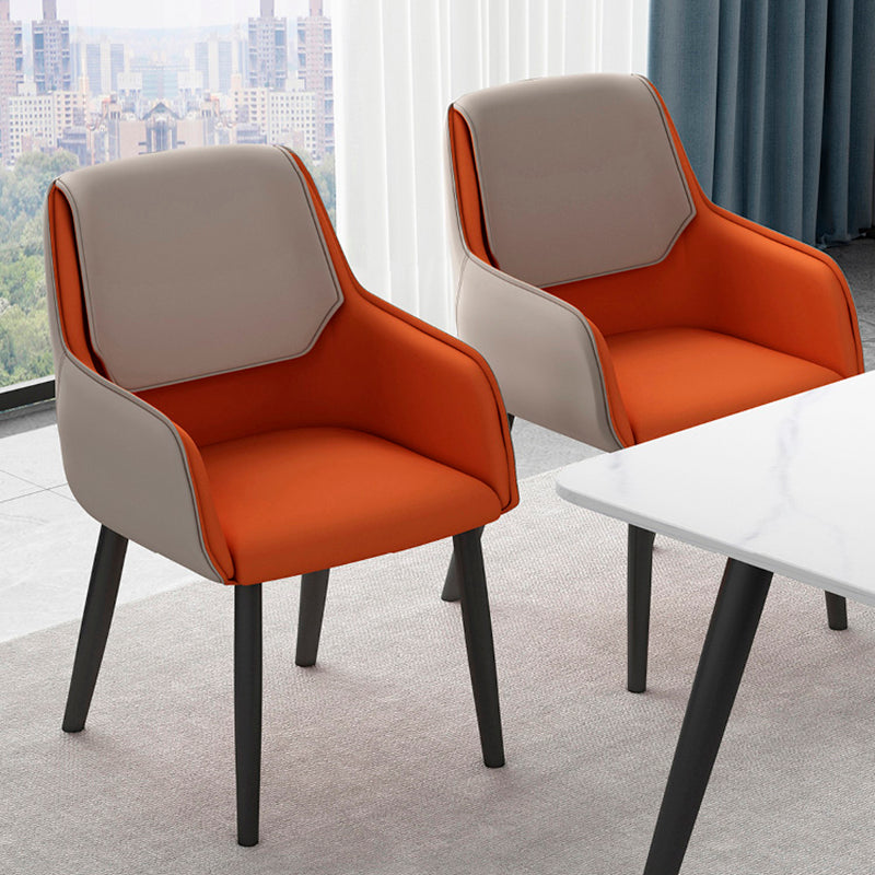 Sillones de comedor de cuero Sillas tapizadas con brazos con respaldo macizo y patas negras