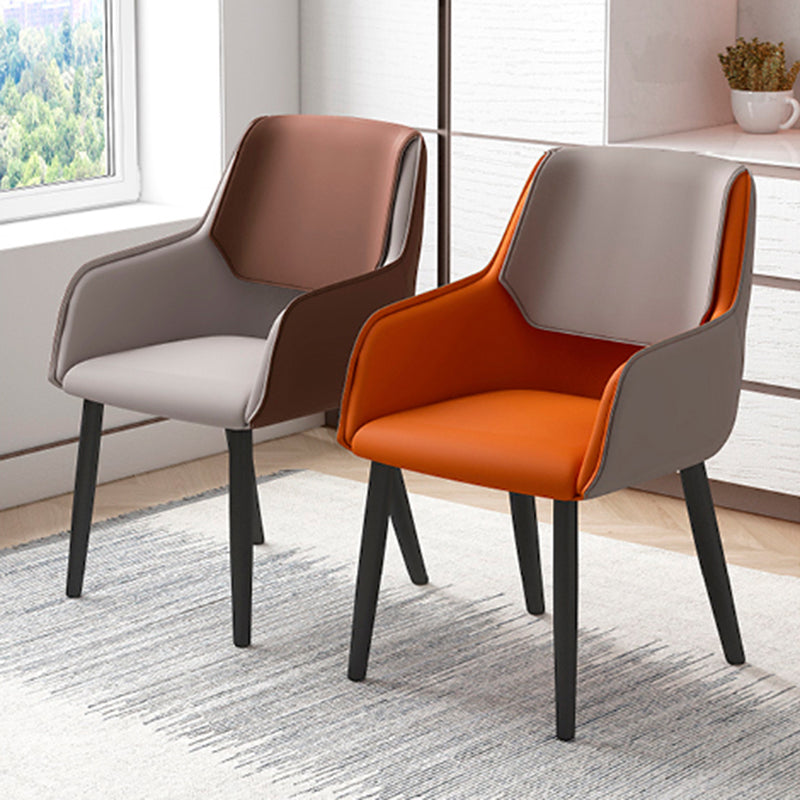 Sillones de comedor de cuero Sillas tapizadas con brazos con respaldo macizo y patas negras
