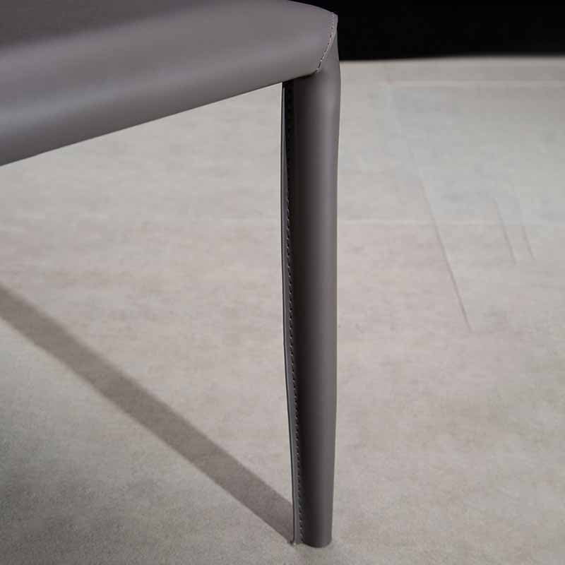 Silla de comedor de cuero de silla de montar con respaldo sólido de restaurante estilo diseñador