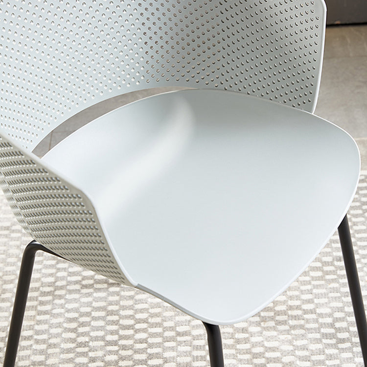 Silla de comedor contemporánea con respaldo abierto y patas de metal para cocina