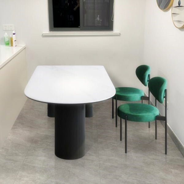 Freie Form weißer Top Esstisch Minimalistischer Sinterstein Tisch mit 3 Beinen