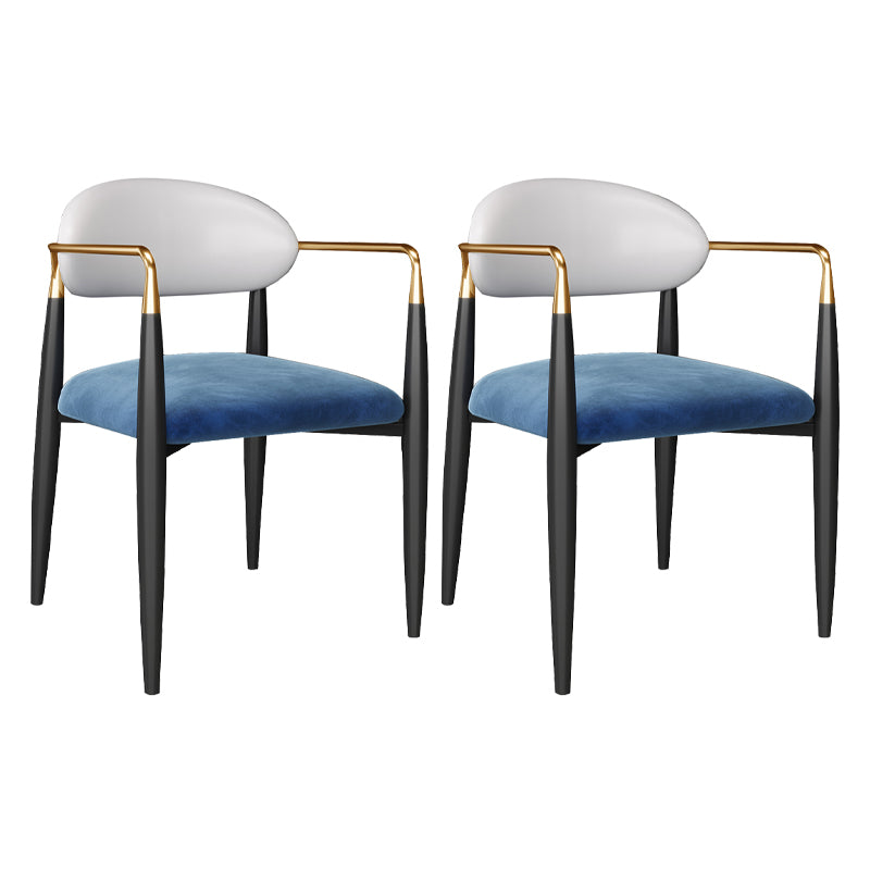 Silla de comedor con respaldo abierto tapizada con brazo de estilo diseñador