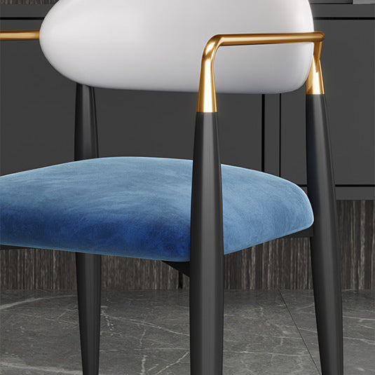Silla de comedor con respaldo abierto tapizada con brazo de estilo diseñador