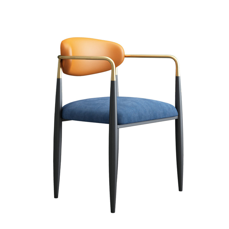 Silla de comedor con respaldo abierto tapizada con brazo de estilo diseñador