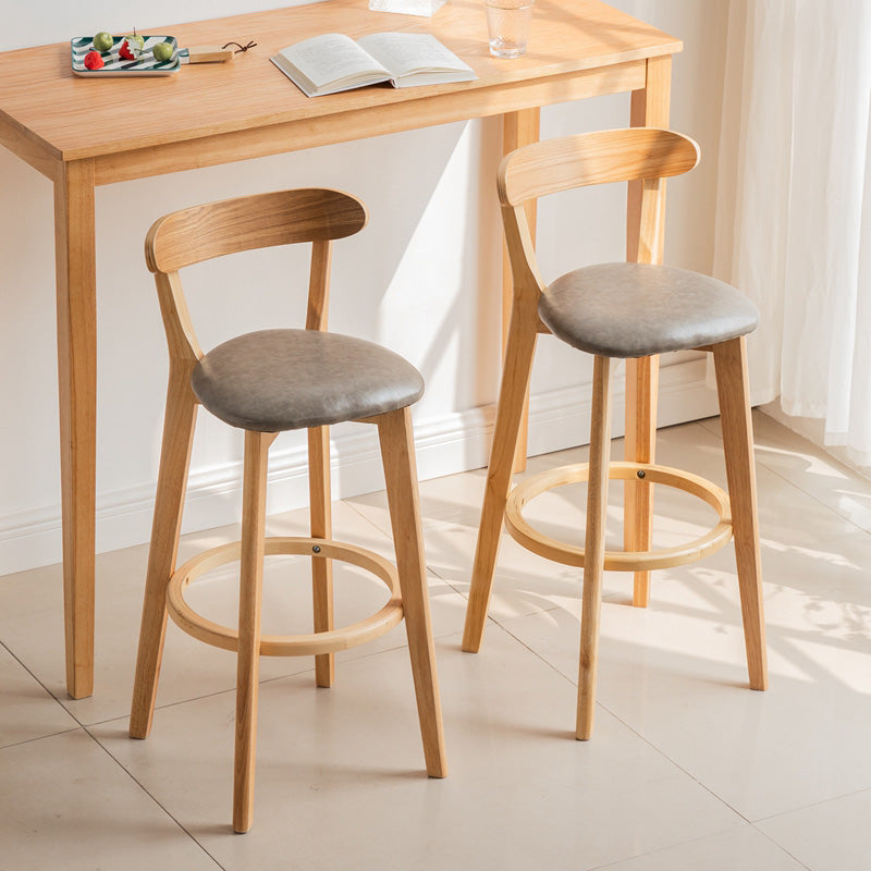 Moderner skandinavischer 27,95-Barhocker mit rundem Sitz und Holzsockel