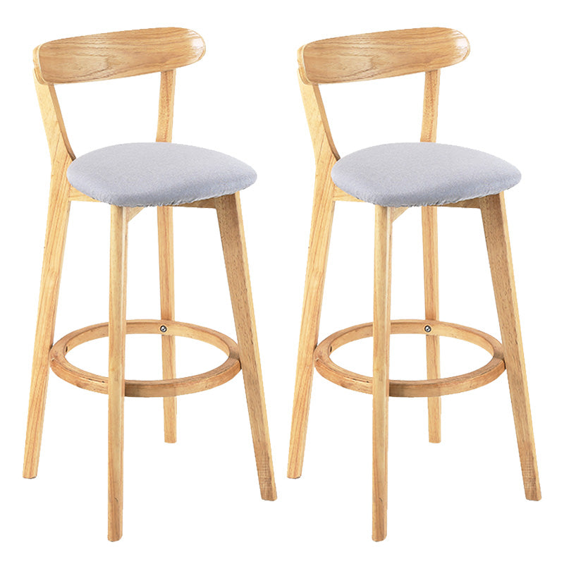 Moderner skandinavischer 27,95-Barhocker mit rundem Sitz und Holzsockel