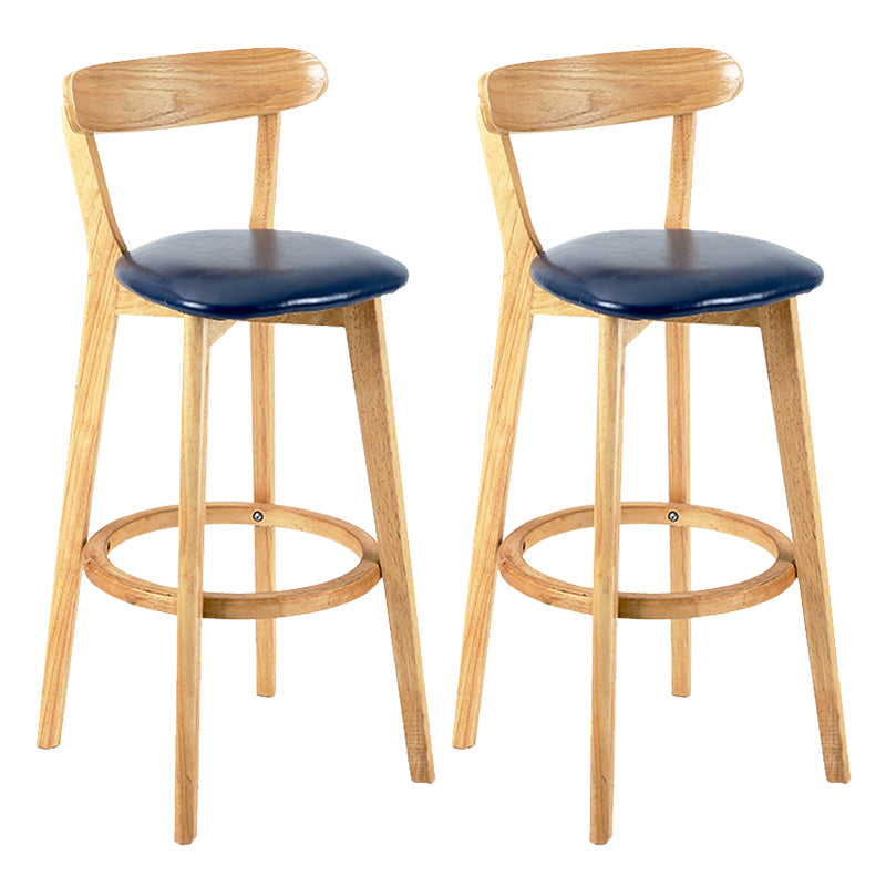 Moderner skandinavischer 27,95-Barhocker mit rundem Sitz und Holzsockel
