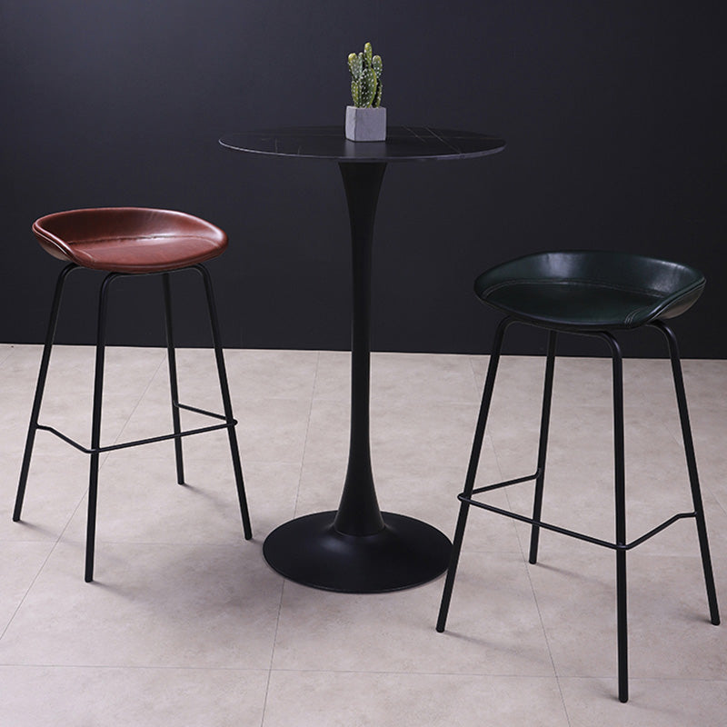 Barhocker aus Metall im Vintage-Stil mit niedriger Rückenlehne und Riemenpedal, 30-Zoll-Barhocker